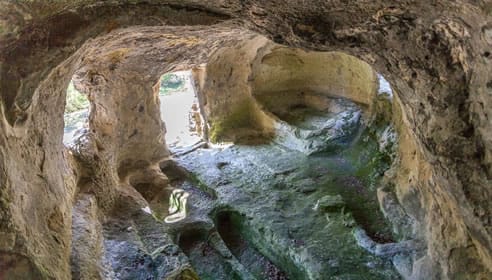 Interior de la Cueva de los Moros II — Corro, Valdegovía, Álava